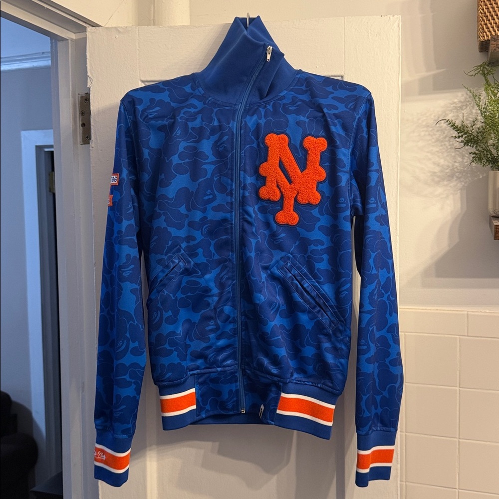 Po BAPE x Mitchell & Ness NY Mets 1986 Blue Camo Track Jacket - Size 40 (M)
